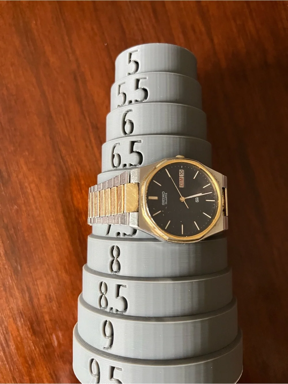 Seiko 7123-7120 Quartz Two-Tone Day/Date Watch 7.5” Wrist Navy Dial